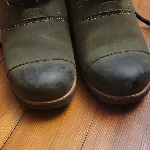 Women's Green Lace-Up Boots - Picture 6 of 6